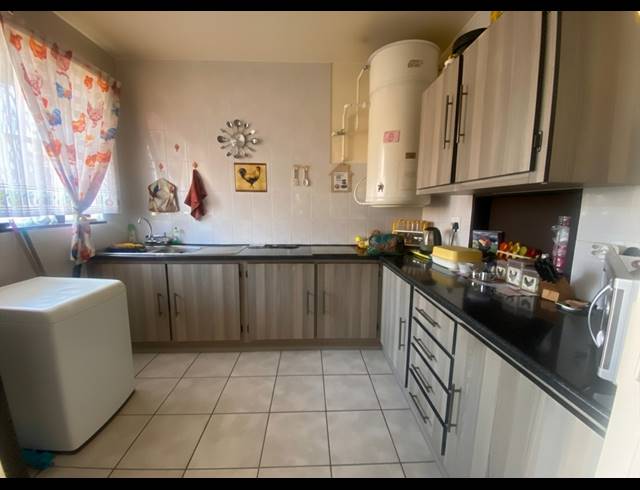 2 BEDROOM FLAT FOR SALE IN VANDERBIJLPARK CW 3